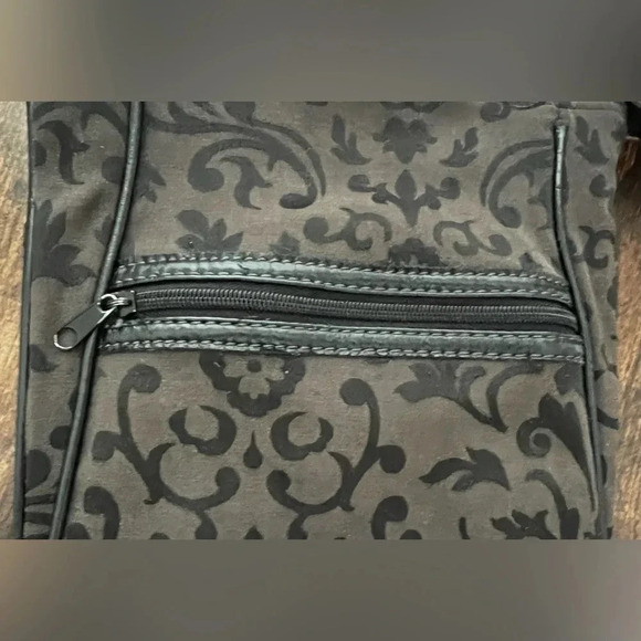 Thirty One | ladies crossbody handbag. - Picture 3 of 16